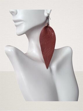 🌼VTG Cowhide Leather Leaf Shape Earrings